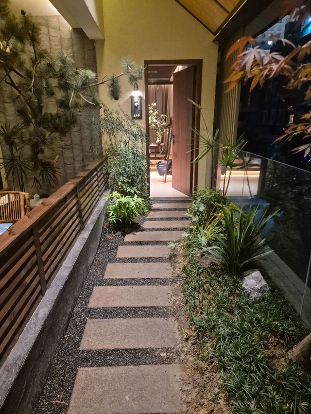 Chic Stays in Chengdu: RETURN Courtyard Hotel Review 🏨✨ Chic Stays in Chengdu: RETURN Courtyard Hotel Review 🏨✨