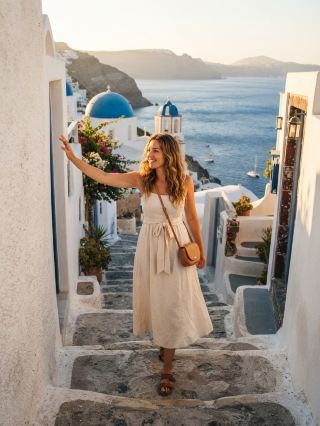 Thinking of a solo trip to Greece as a woman? It’s not as scary as you think, girl! 🇬🇷 ✈️✨