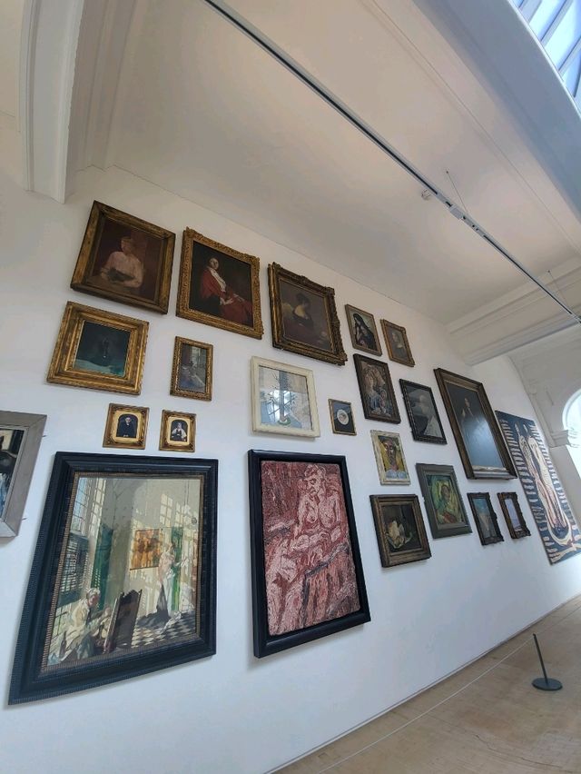 🏛濃厚的藝術氣息⚱️~利茲美術館 (Leeds Art Gallery) 