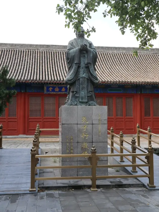 Pay tribute to the great Confucius