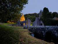 Fountains Abbey: A Majestic Ruin in Yorkshire 🌲🌼
