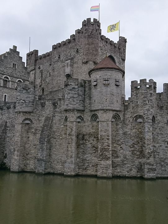 🏰 Ghent: Medieval Charm & Modern Energy