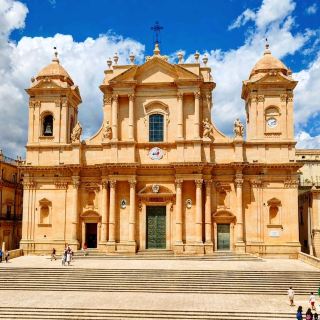 ⛪️ Noto Cathedral: A Baroque Crown Jewel of Sicily 🌞🇮🇹
