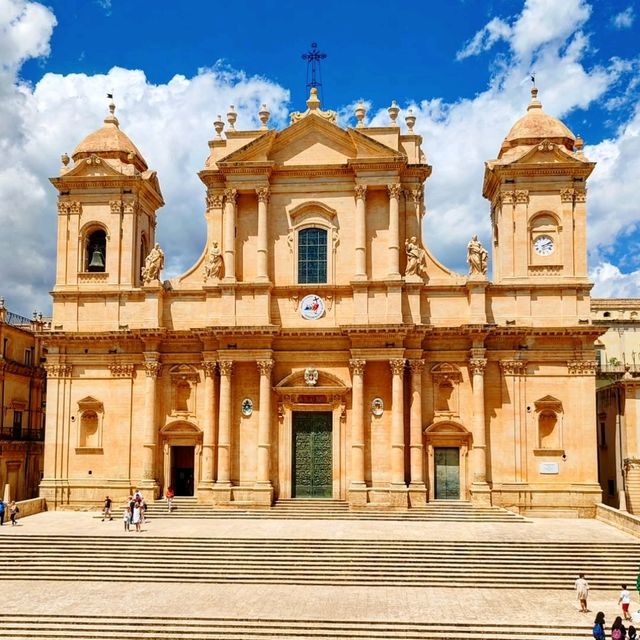 ⛪️ Noto Cathedral: A Baroque Crown Jewel of Sicily 🌞🇮🇹