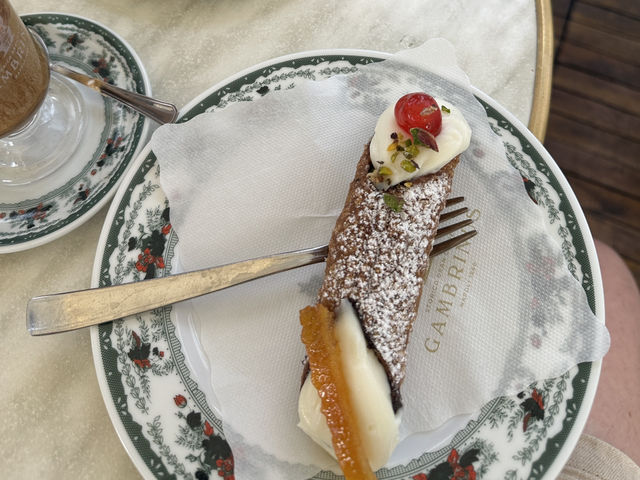 “Golden Mornings & Sweet Traditions at Gambrinus, Naples 🥐☕”