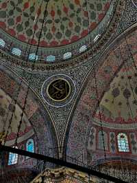 🕌✨“Grace by the Golden Horn: A Peaceful Pause at Yeni Camii”✨🕌