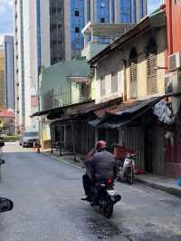 Discovering the Vibrant Yalan Petaling Market in Kuala Lumpur