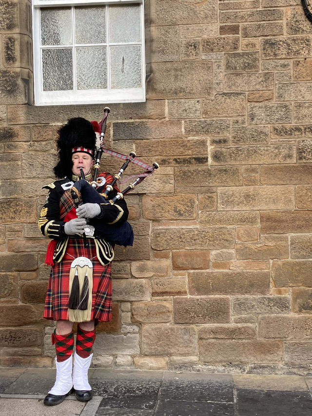 🏰 Edinburgh: A Fairytale of Cobblestones, Castles, and Charm✨ 🏰 Edinburgh: A Fairytale of Cobblestones, Castles, and Charm✨