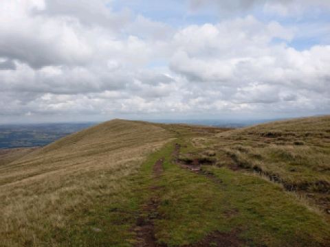Cefn Cwm Llwch ridge