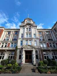 NHS Building at Manchester University: Elegance in Everyday Care