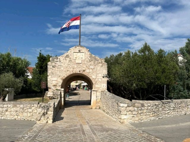 Nin (Croatia) averages 9°C in November 🍁