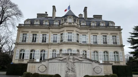 ช่วงบ่ายอันงดงามในเมืองฝรั่งเศส – เดินเล่นชมเมืองหลวงแห่งแชม — traveler post in Epernay