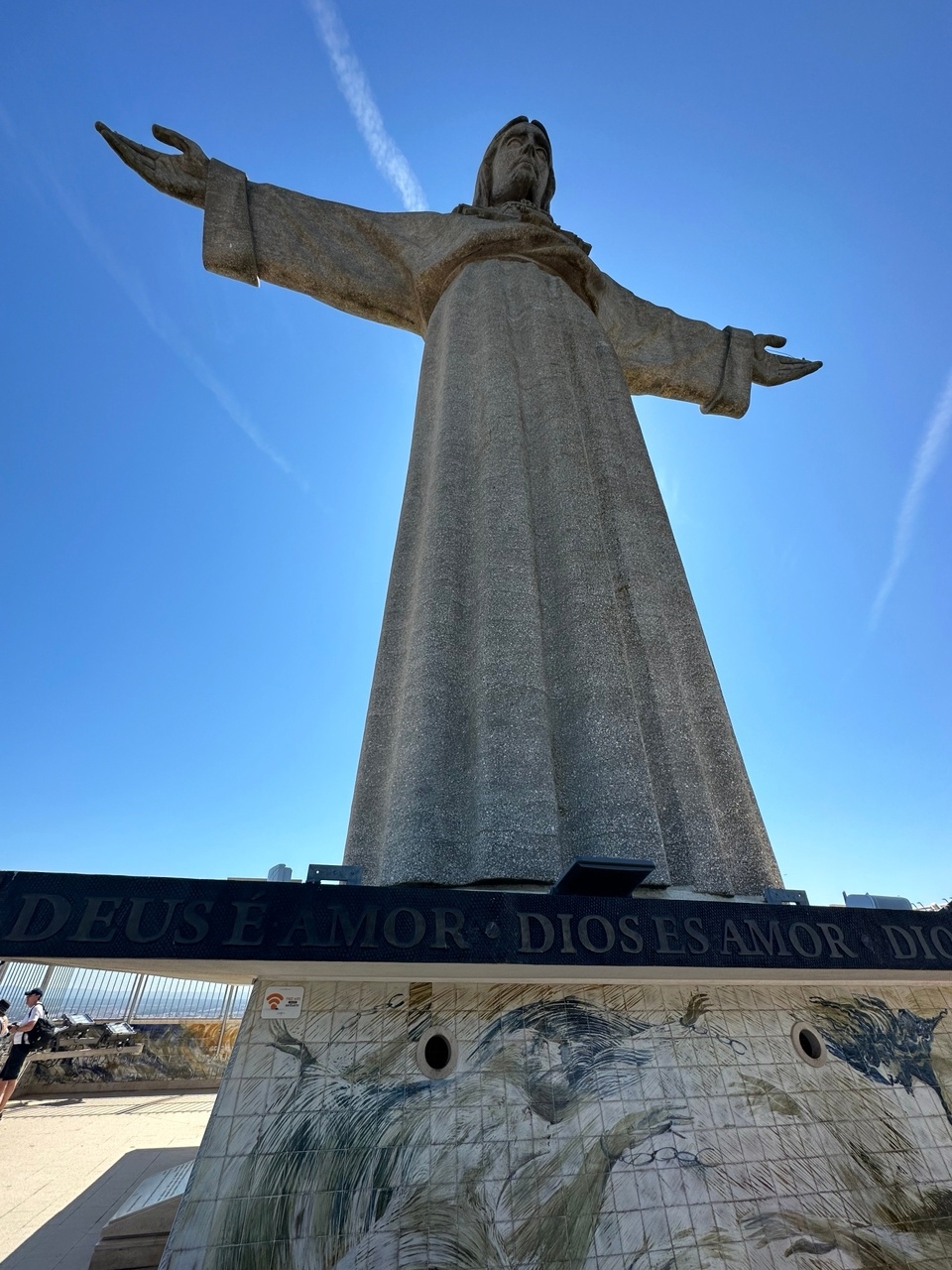 Bạn có biết rằng Lisbon có tượng Chúa Cứu Thế riêng của mình không?