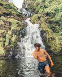 Wild Atlantic Way: Taming Waterfalls and Embracing Adventure 😅🌊