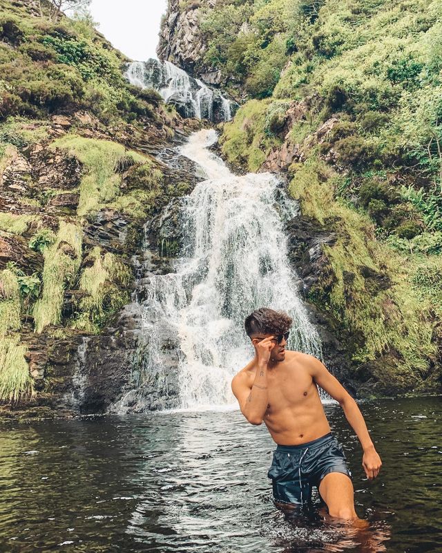 Wild Atlantic Way: Taming Waterfalls and Embracing Adventure 😅🌊