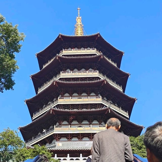 Leifeng pagoda in the autumn colors