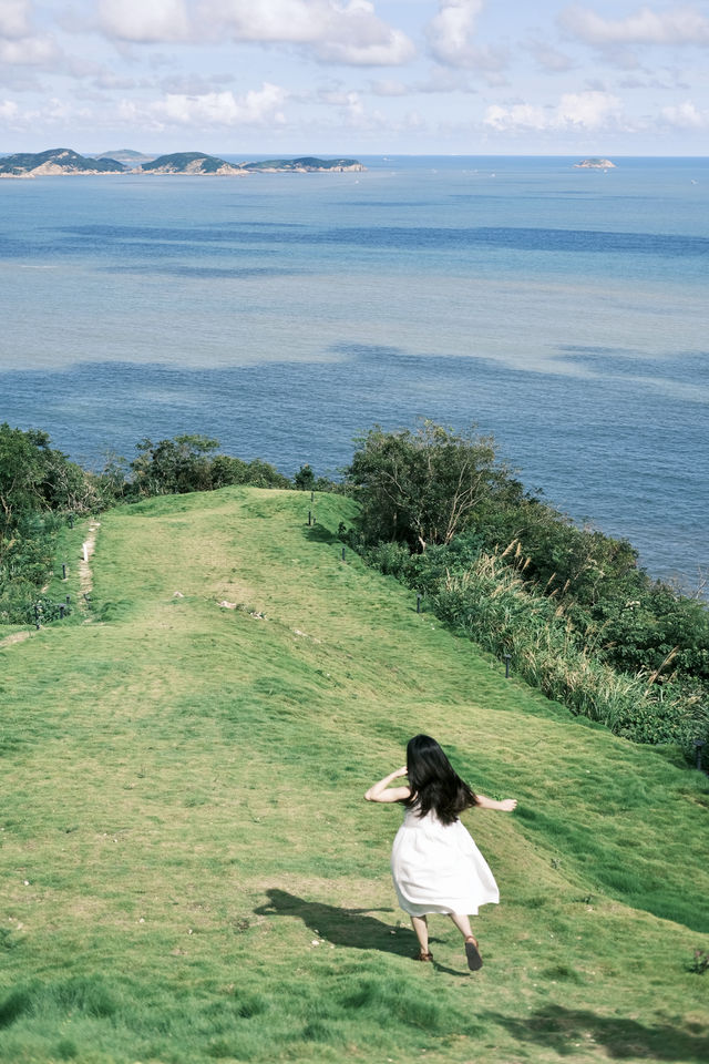 【心動必去！懸崖草坪和藍色大海】