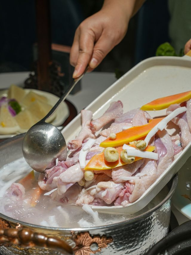 才發現海甸島居然有這麼絕椰子雞