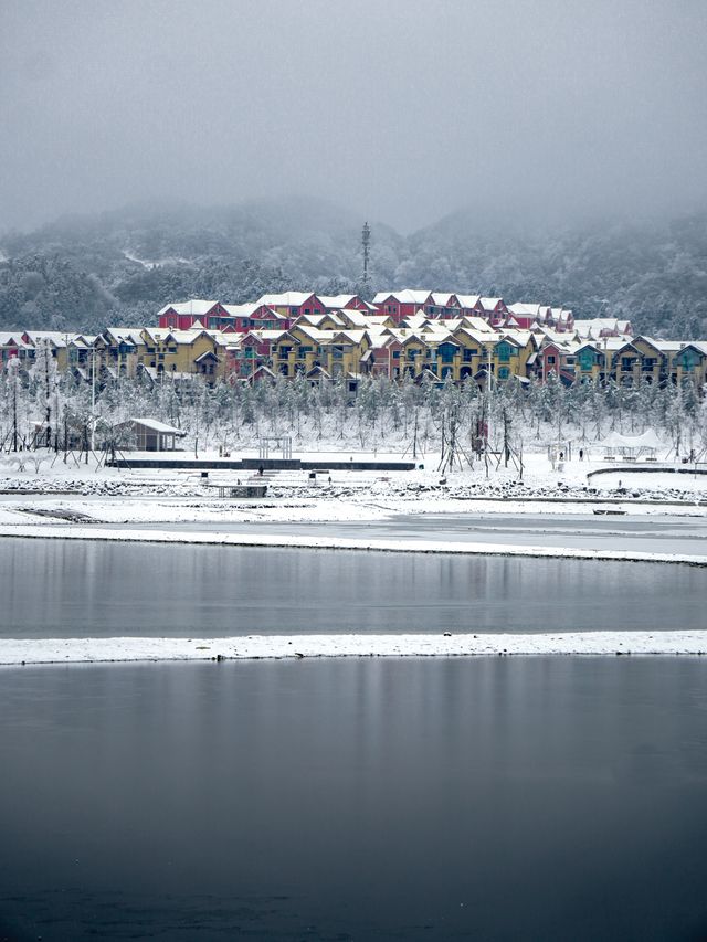 不是新疆，是重慮像極了童話裡的雪國秘境