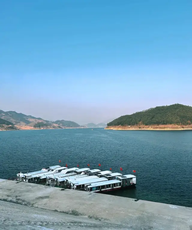 Wanfeng Lake, a breathtakingly beautiful gem of my hometown