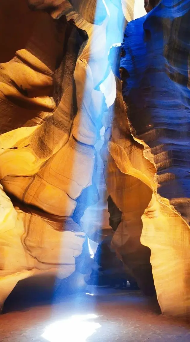 Antelope Canyon - a natural sculpture of beauty, a paradise of light!