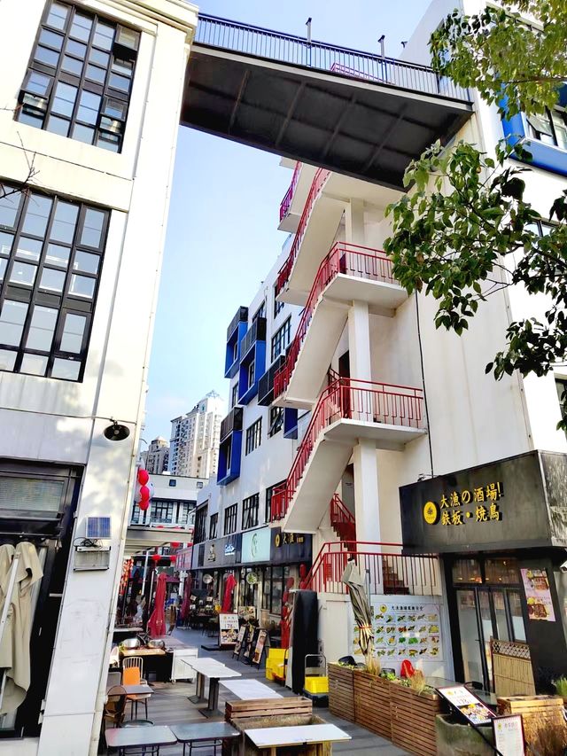 創享塔 - 蘇州河旁一道不容忽視的風景線