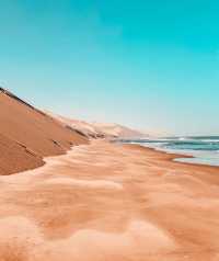 探秘納米比亞的沙漠奇蹟：三明治灣的冒險之旅