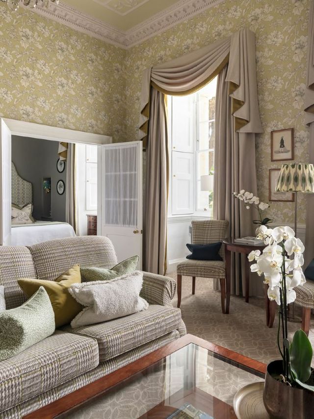 🌟 Bath's Luxe Getaway: Royal Crescent Hotel & Spa 🌟