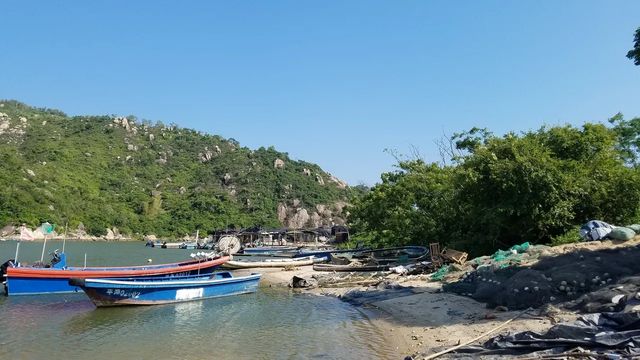 踩著細沙踏浪，徒步“醉美海岸線”