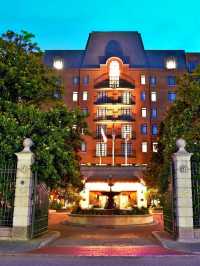 Charleston Charm: Top Hotel Picks 🏨✨