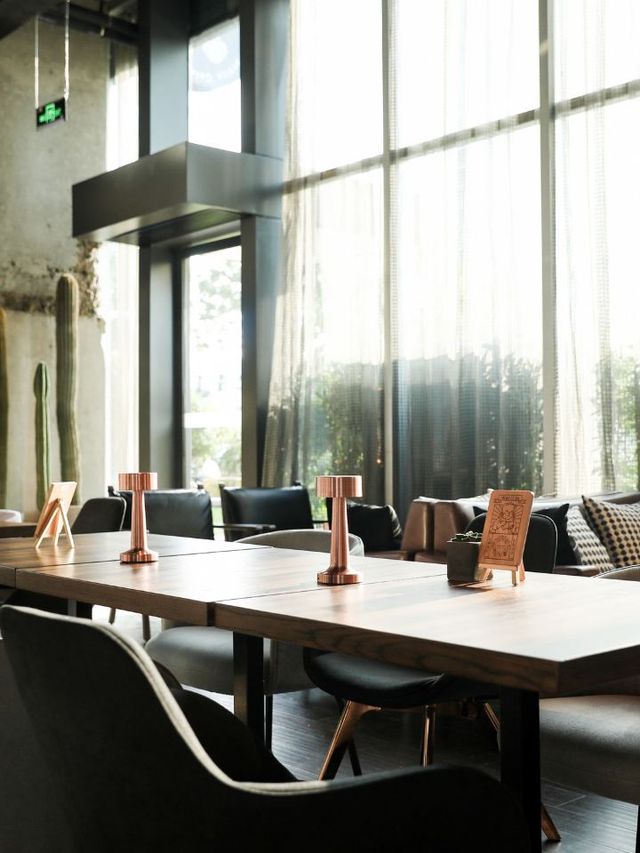 🌟✨ Stylish Stays in Ningbo: Industrial Chic & Java Joy! 🏭☕