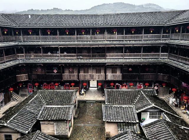 承啟樓：土樓明珠，歲月傳奇。