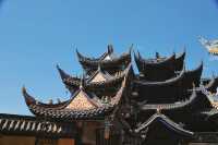 西昌市必到景點之大石板村和靈鷹寺。