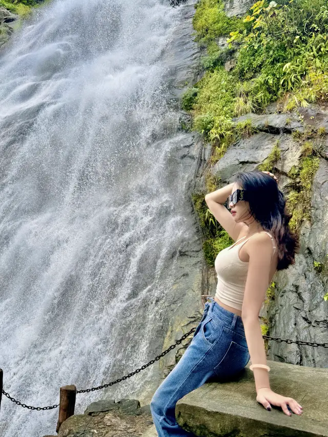 Who knows! I was bought by the beautiful scenery of Qiongzhong Baihualing! 