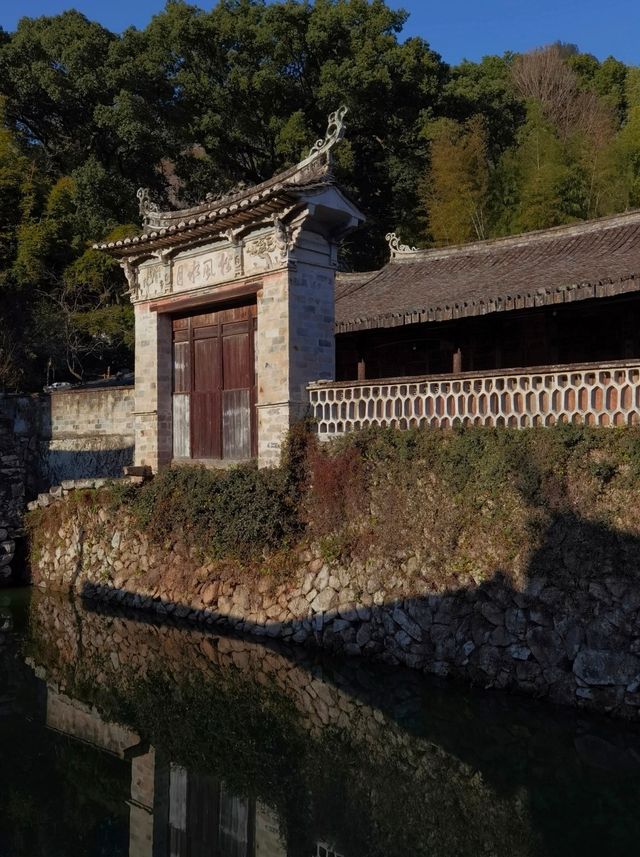 埭頭村鄉土建築，徜徉松風水月間。