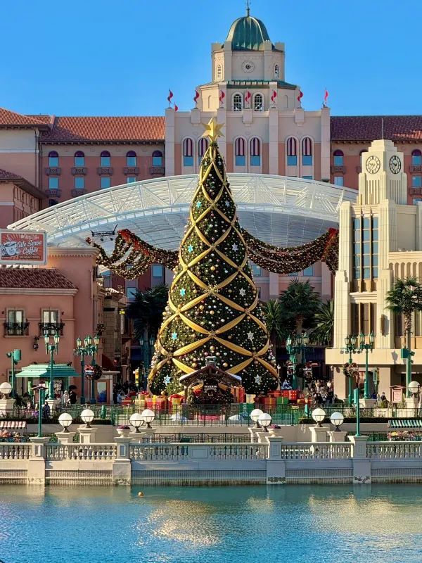 Ultimate Guide to Beijing Universal Studios' Christmas Season in December!