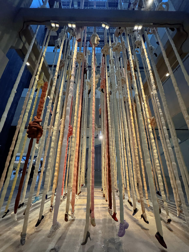 看展｜上海當代藝術博物館 「尹秀珍：刺天」