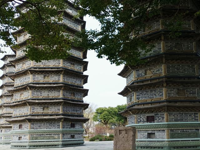 鎮龍三塔