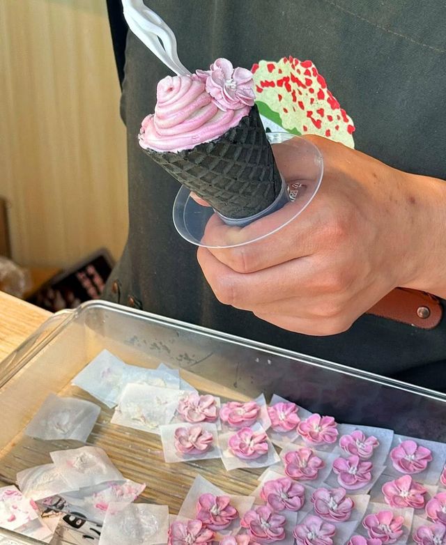 🌸 Discovering Sakura Ice Cream in Shanghai