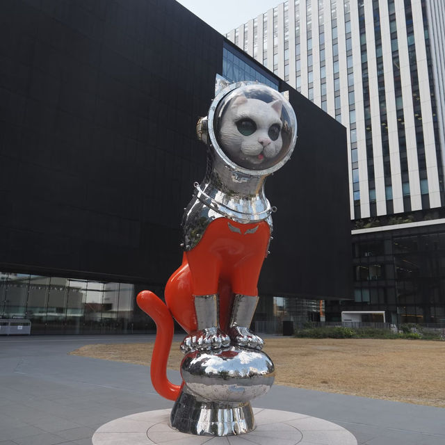 🎨在大阪邂逅「黑色懸浮宇宙」——中之島美術館 