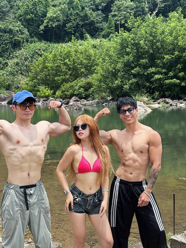 溫州的夏天，怎麼能少了漂流！週末揪上閨蜜兄弟，一起衝雁蕩山仙溪漂流🌊玩水的快樂直接拉滿～