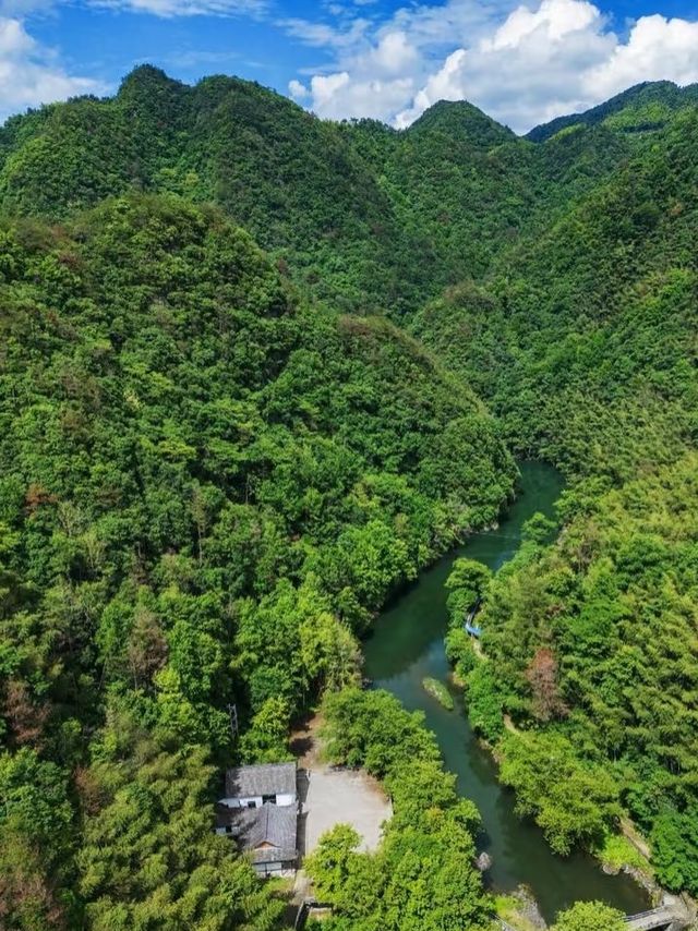 磐安旅遊必去景點 磐安，一個被嚴重低估的避暑寶藏地！這裡夏季平均氣溫僅23℃，擁有森林氧吧、古村秘境