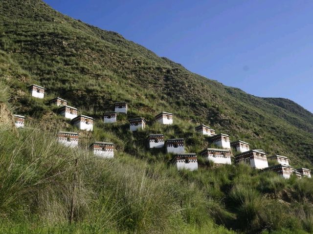 🌄 Xiahe: Tibetan Spirituality, Art & Grasslands in One Peaceful Village 🛕✨
