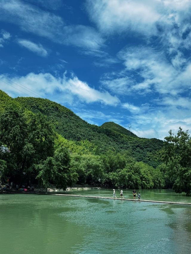 踏入鹿亭中村，恍如走進一幅徐徐展開嘅山水長卷。