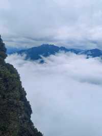 雲巔仙境漫步記