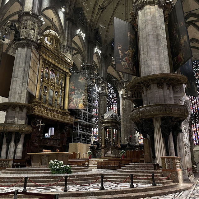 【イタリア ミラノ】ドゥオーモ (ミラノ大聖堂) ⛪️ 【イタリア ミラノ】ドゥオーモ (ミラノ大聖堂) ⛪️