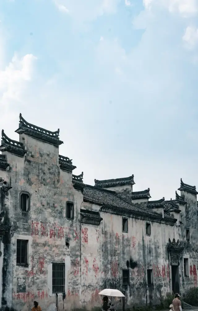 Take advantage of the fact that there are not many visitors now and head to Sizhai Village p