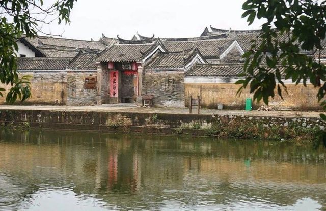 廣西靈山一日精華遊攻略  寶貝們，一日玩轉廣西靈山，這份攻略碼住！  行程安排  上午：六峰山風景區