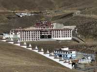 行程進行的時間是12月初，是川西旅行的淡季，雖然因為天氣寒冷和高原反應給到行程中有一些挑戰性，但是除