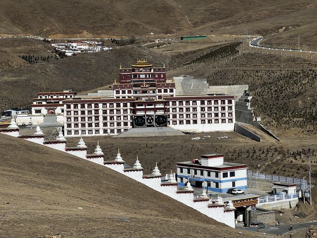 行程進行的時間是12月初，是川西旅行的淡季，雖然因為天氣寒冷和高原反應給到行程中有一些挑戰性，但是除